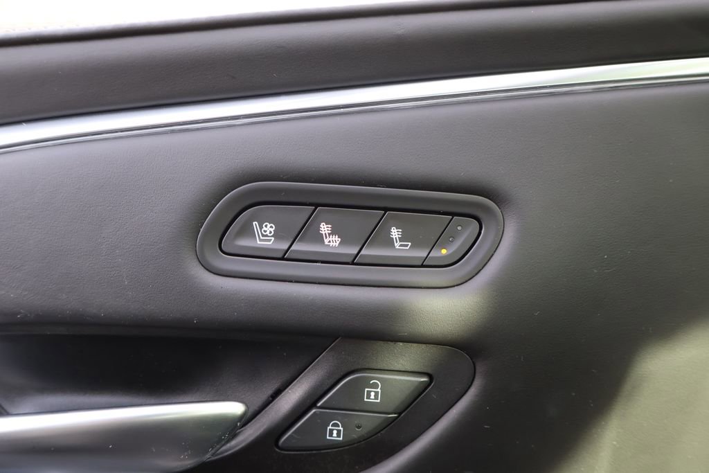 Used 2023 Cadillac Escalade Sport Platinum w/ LPO, ONYX Package image 40