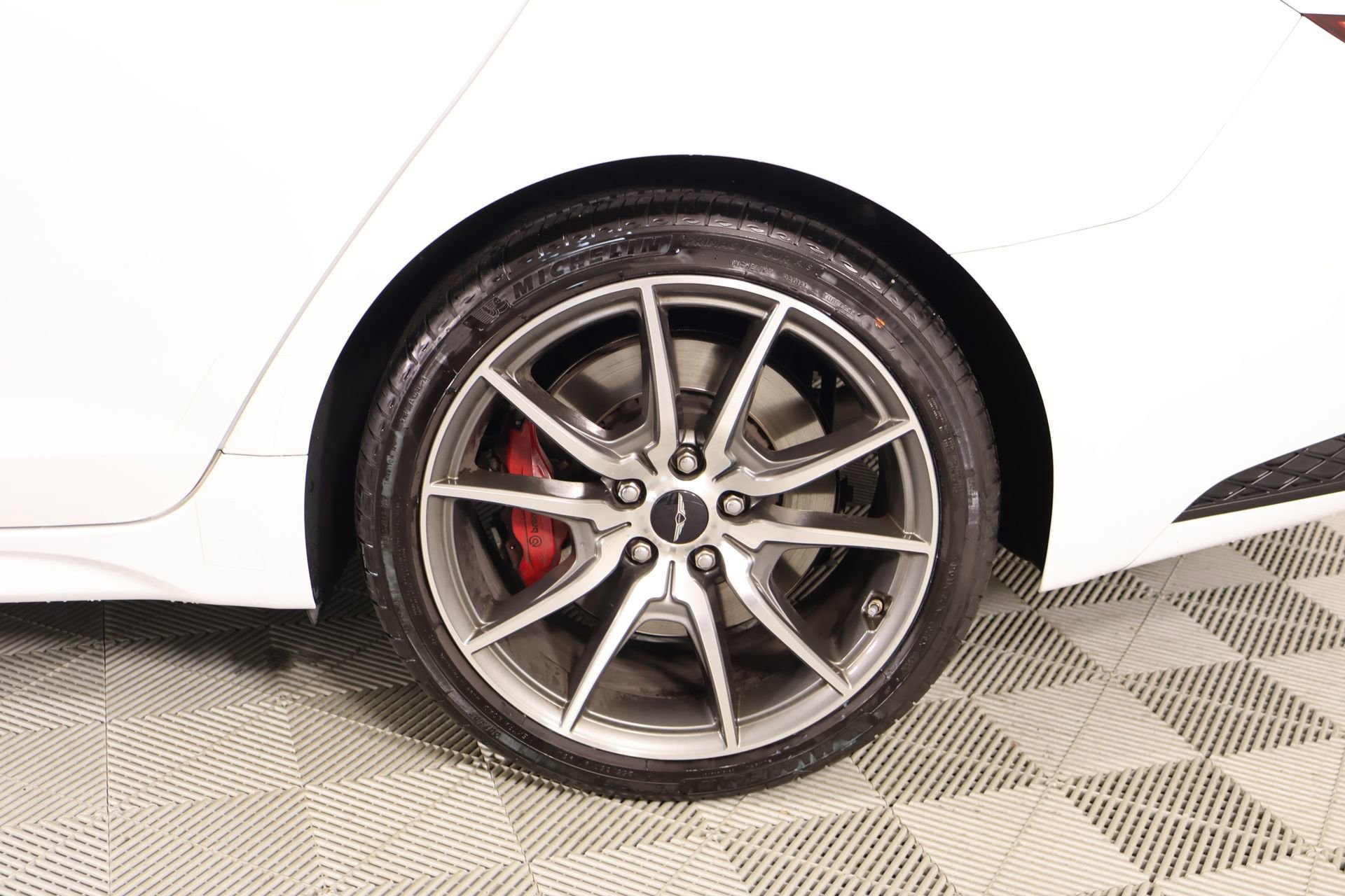 Used 2025 Genesis G70 2.5T image 17