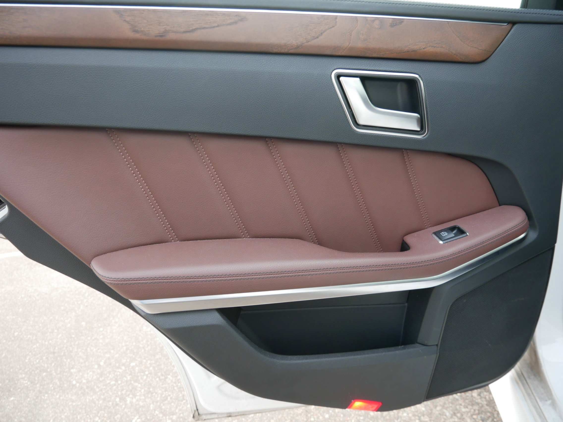 Used 2015 Mercedes-Benz E 400 4MATIC Sedan image 18