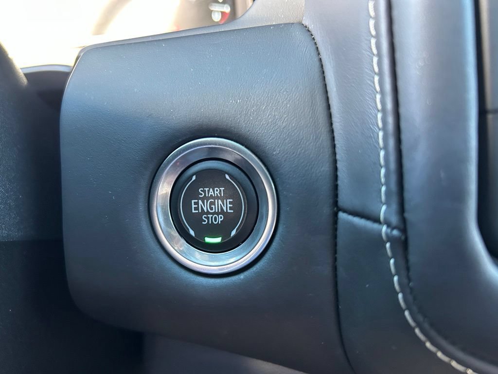 Used 2023 GMC Yukon XL Denali Ultimate AWD/4WD image 31