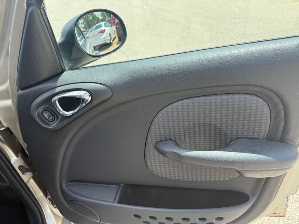 Used 2005 Chrysler PT Cruiser Limited FWD image 18