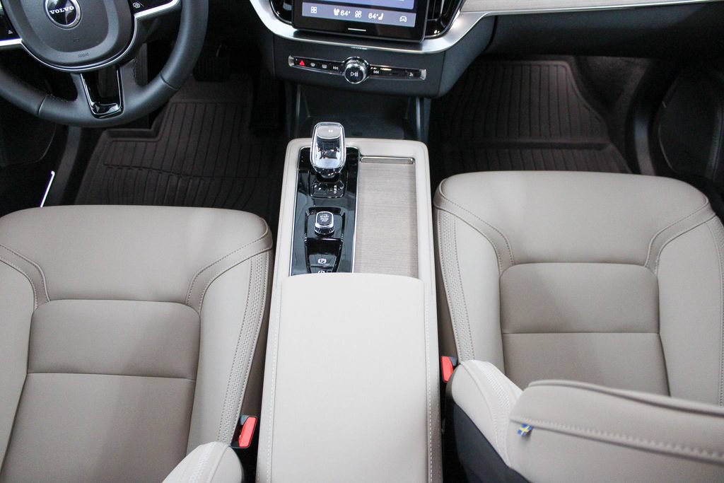 Used 2026 Volvo XC90 B5 Plus w/ Protection Package Premier AWD/4WD image 24
