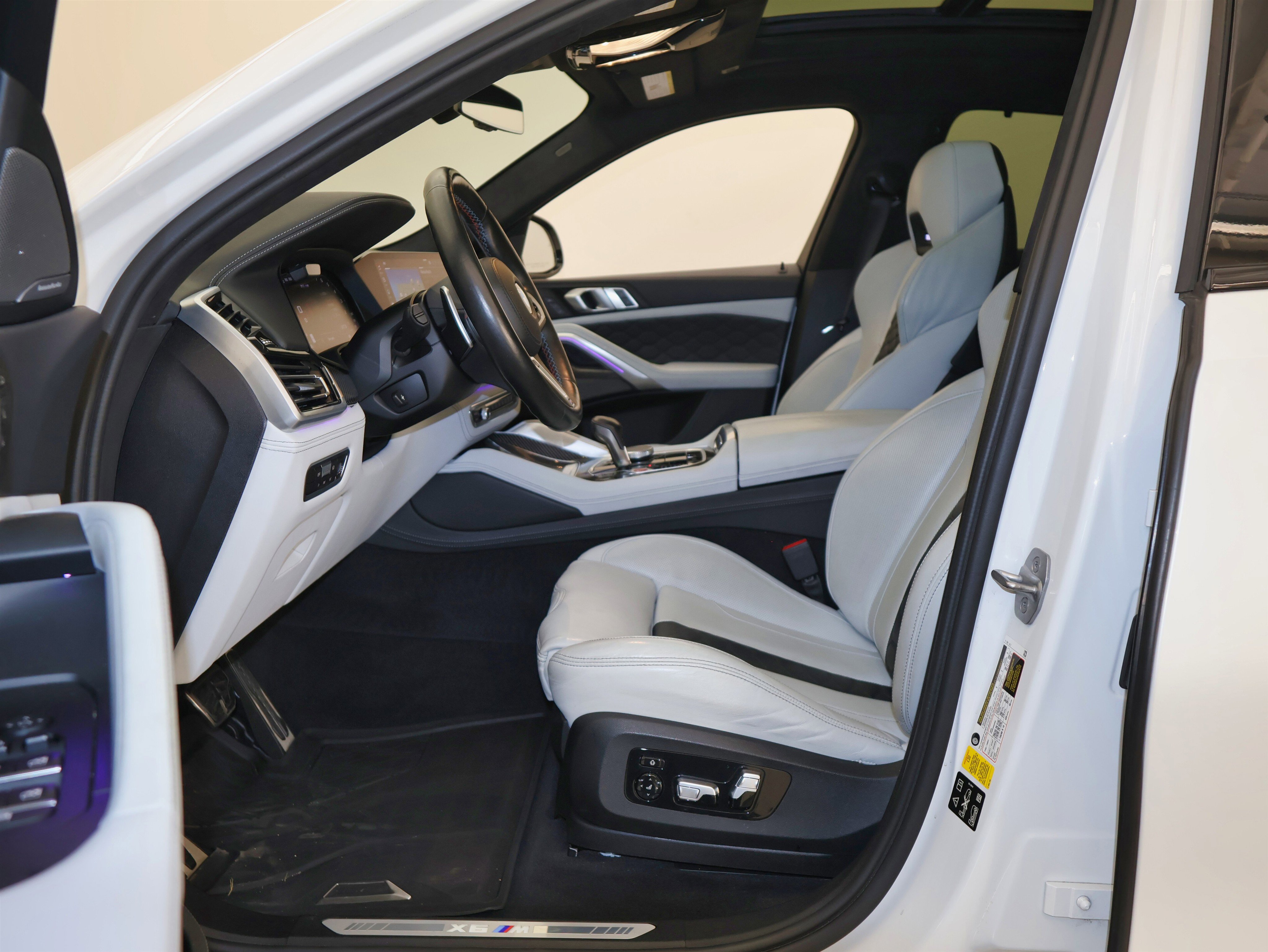 Used 2021 BMW X6 M w/ Executive Package image 18