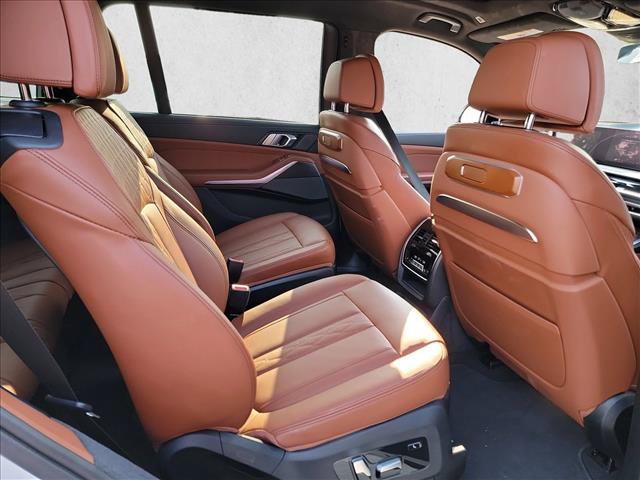 Used 2025 BMW X7 M60i AWD/4WD image 16