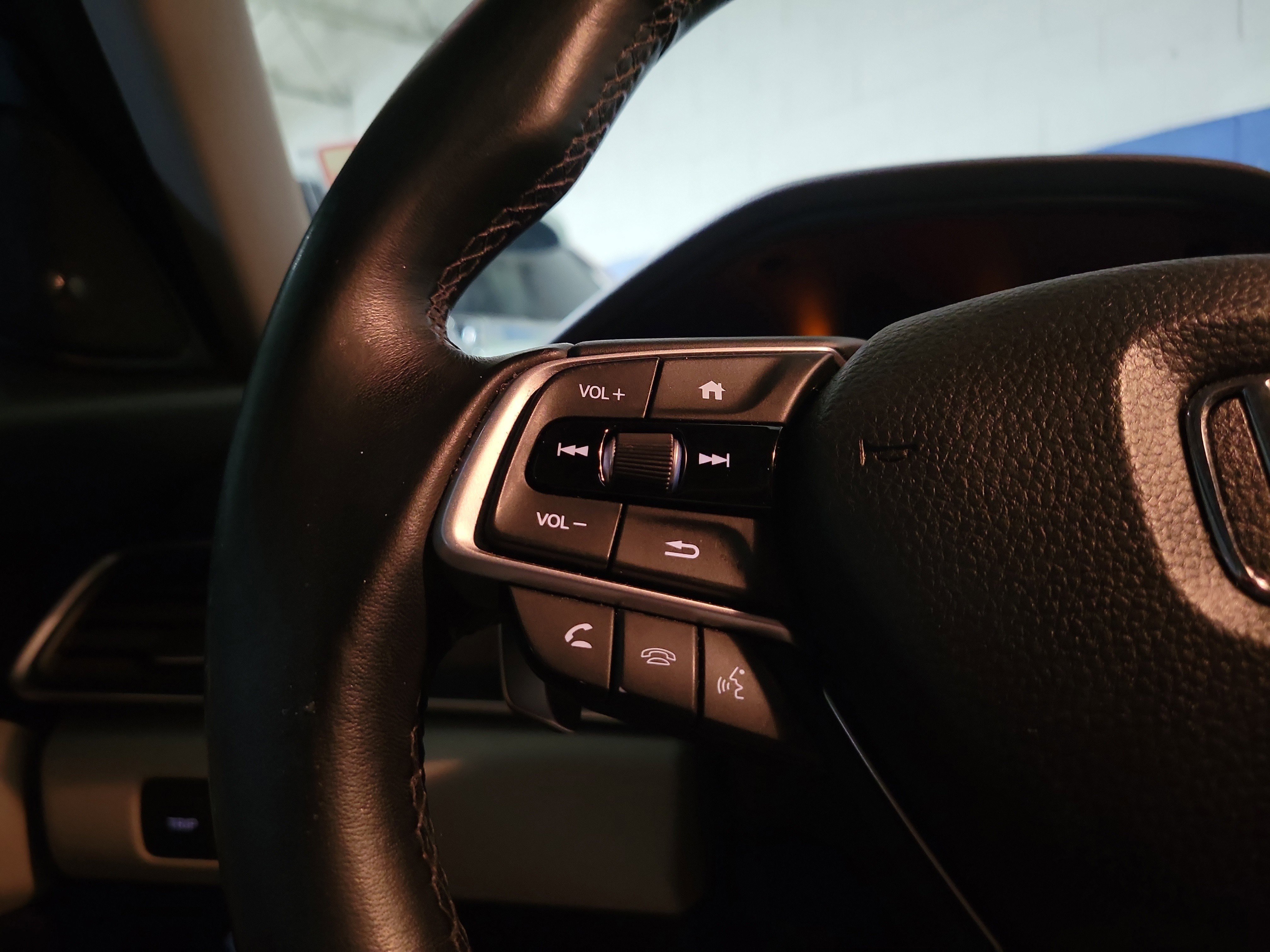 Used 2018 Honda Accord EX-L image 24