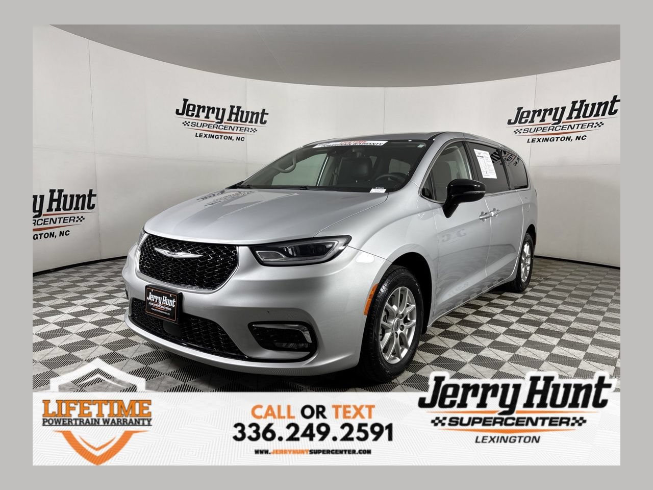 Used 2024 Chrysler Pacifica Touring-L