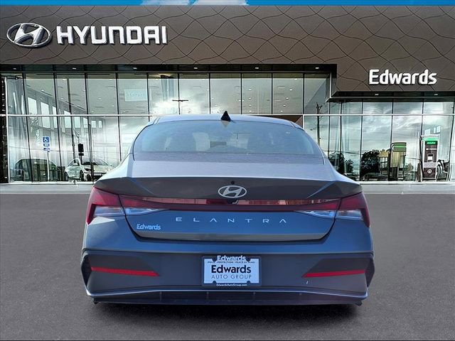 New 2025 Hyundai Elantra SE image 6