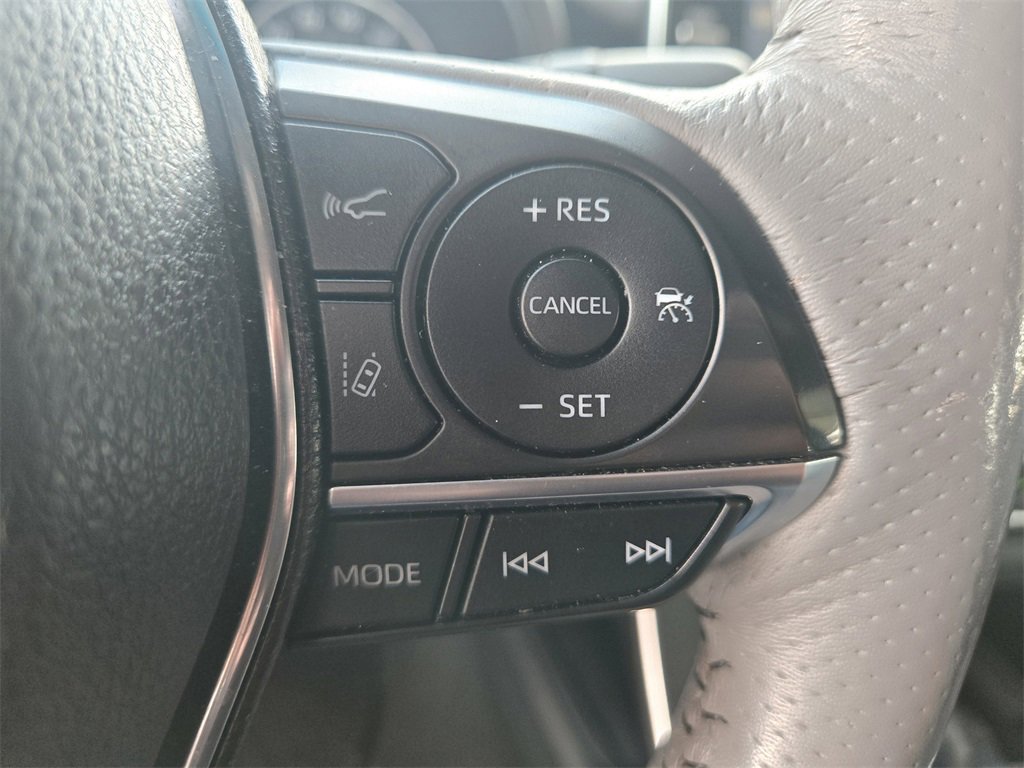 Used 2021 Toyota Avalon Limited image 16