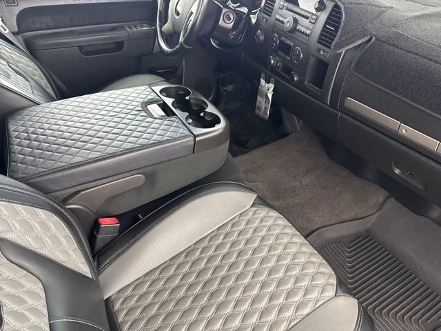 Used 2010 Chevrolet Silverado 1500 LT w/ Interior Plus Package AWD/4WD image 25