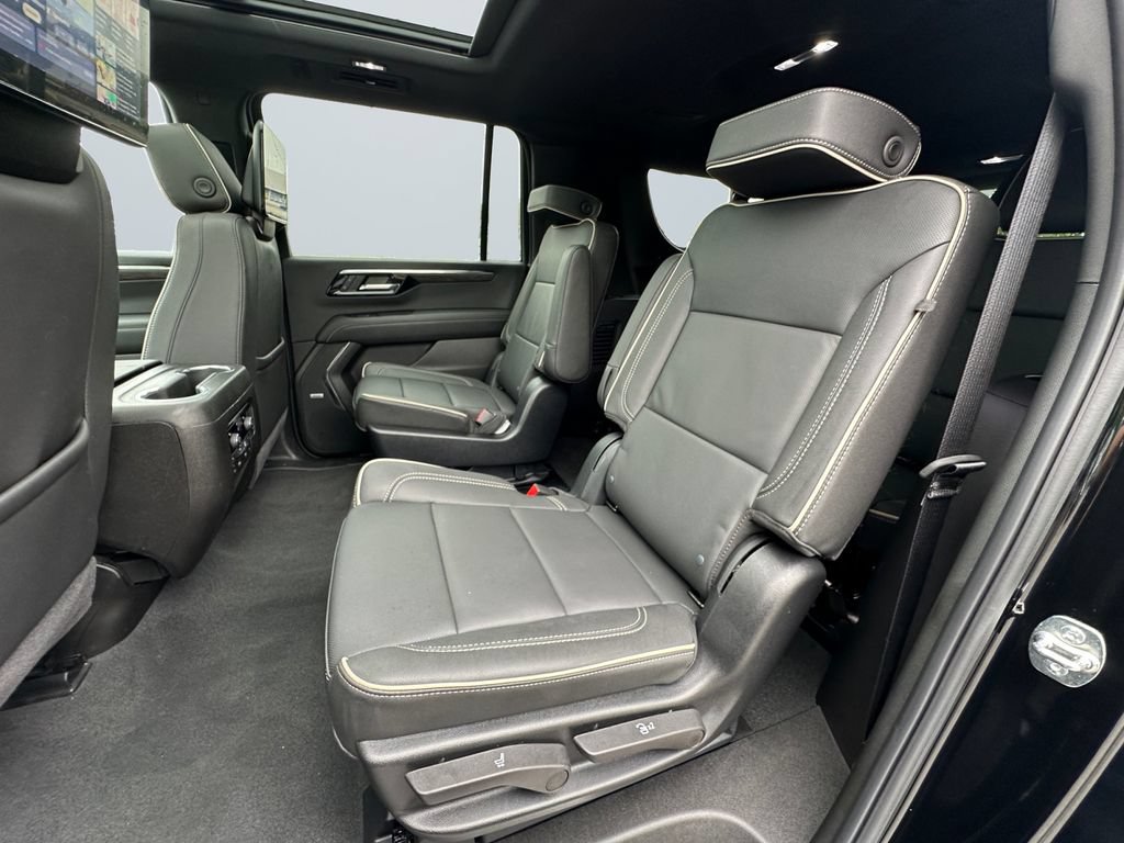 Used 2025 Chevrolet Suburban Premier AWD/4WD image 13