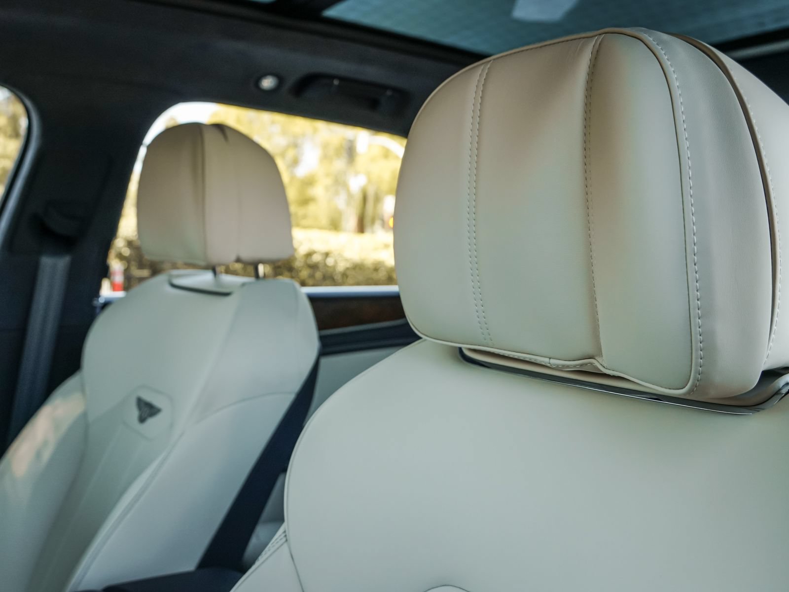Used 2024 Bentley Bentayga AWD/4WD image 19