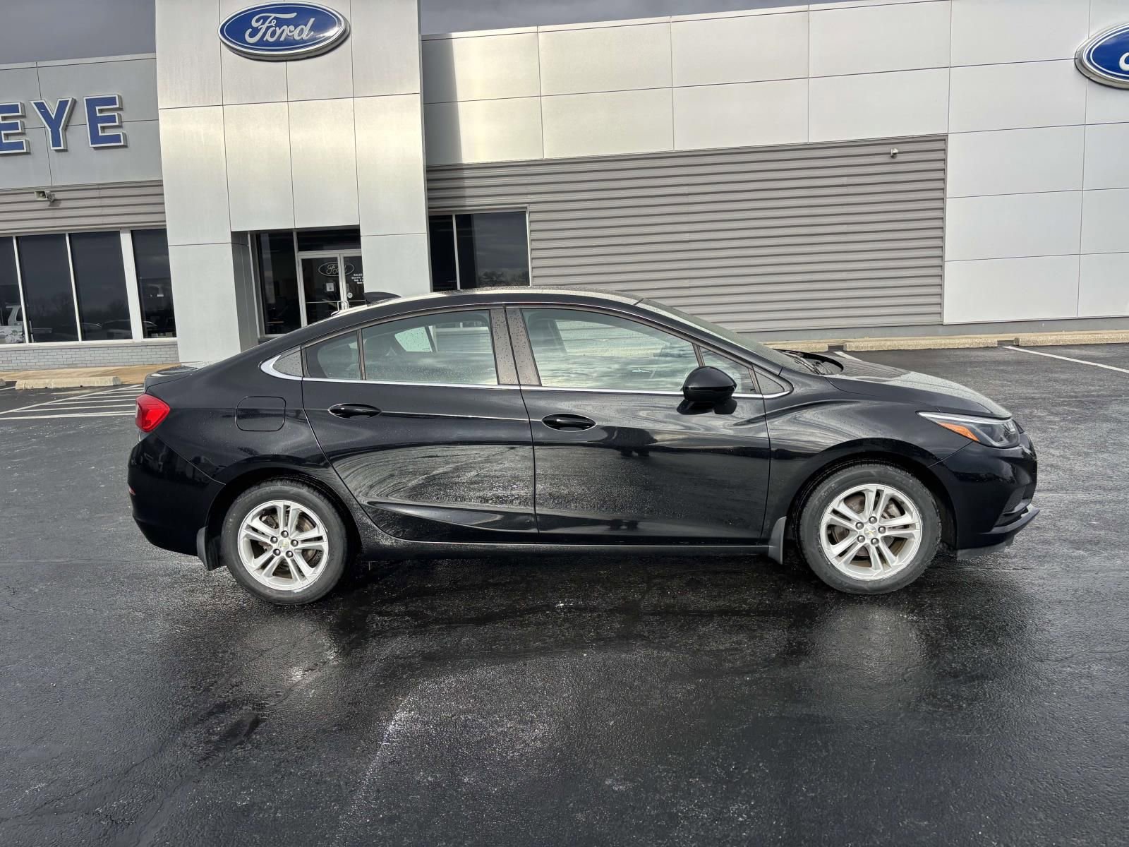 Used 2017 Chevrolet Cruze LT w/ Convenience Package image 10