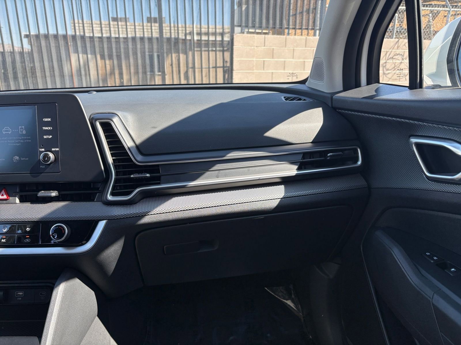 Used 2025 Kia Sportage LX image 34