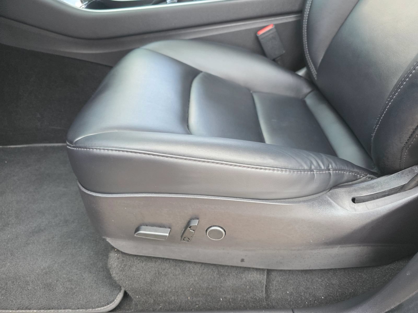 Used 2021 Tesla Model Y Long Range AWD/4WD image 25