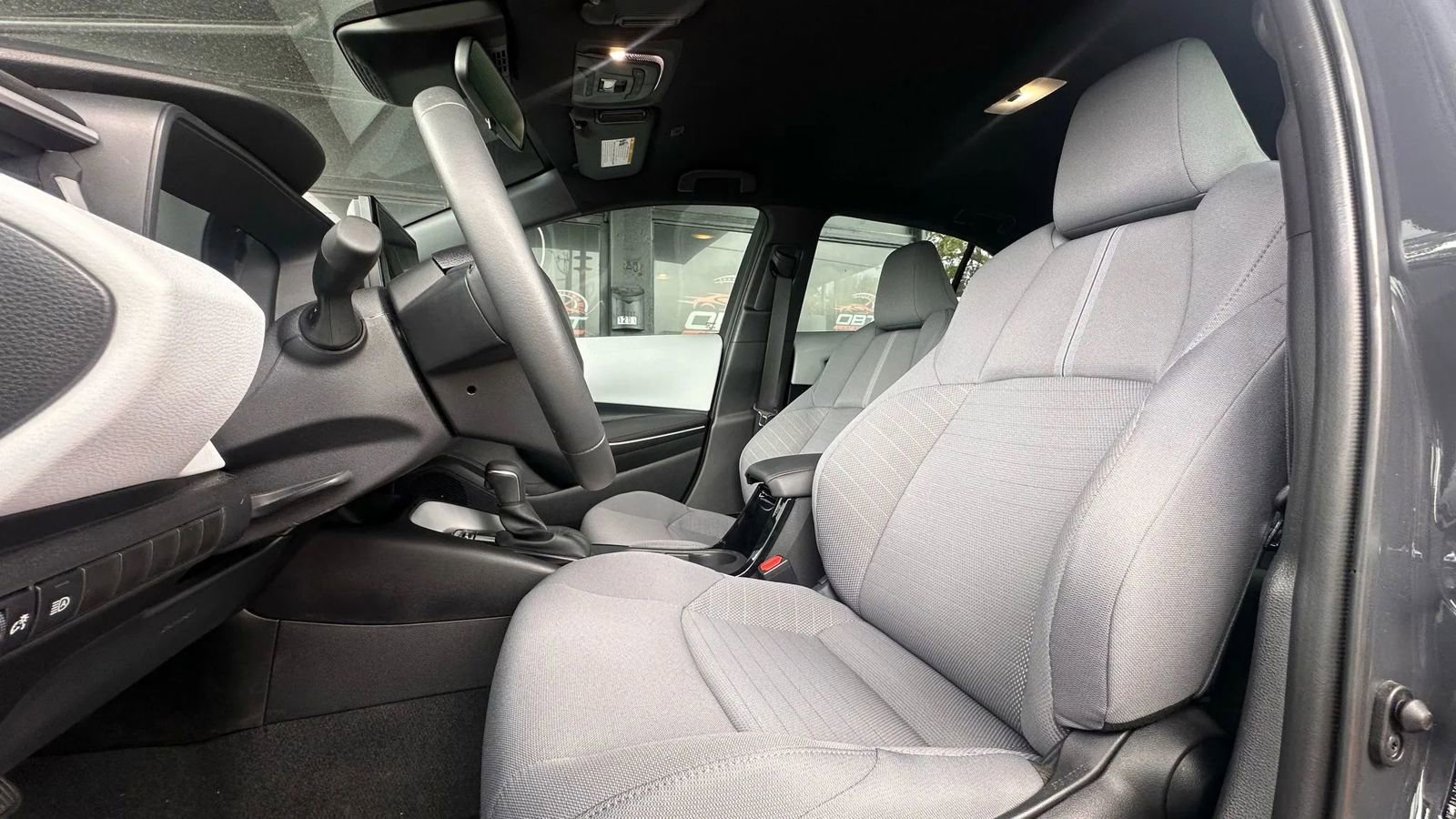 Used 2025 Toyota Corolla SE image 10