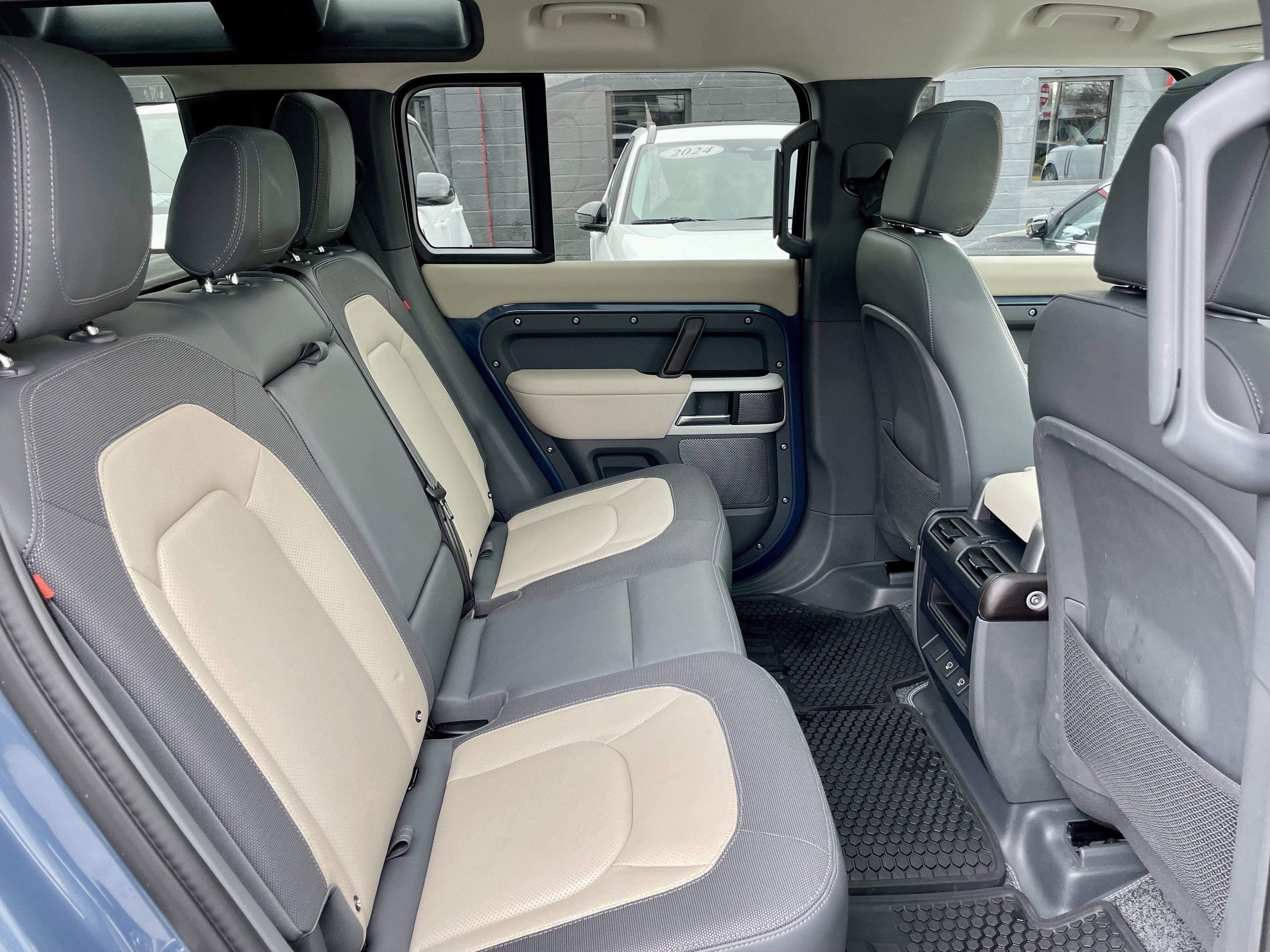 Certified 2024 Land Rover Defender 110 X-Dynamic SE image 31