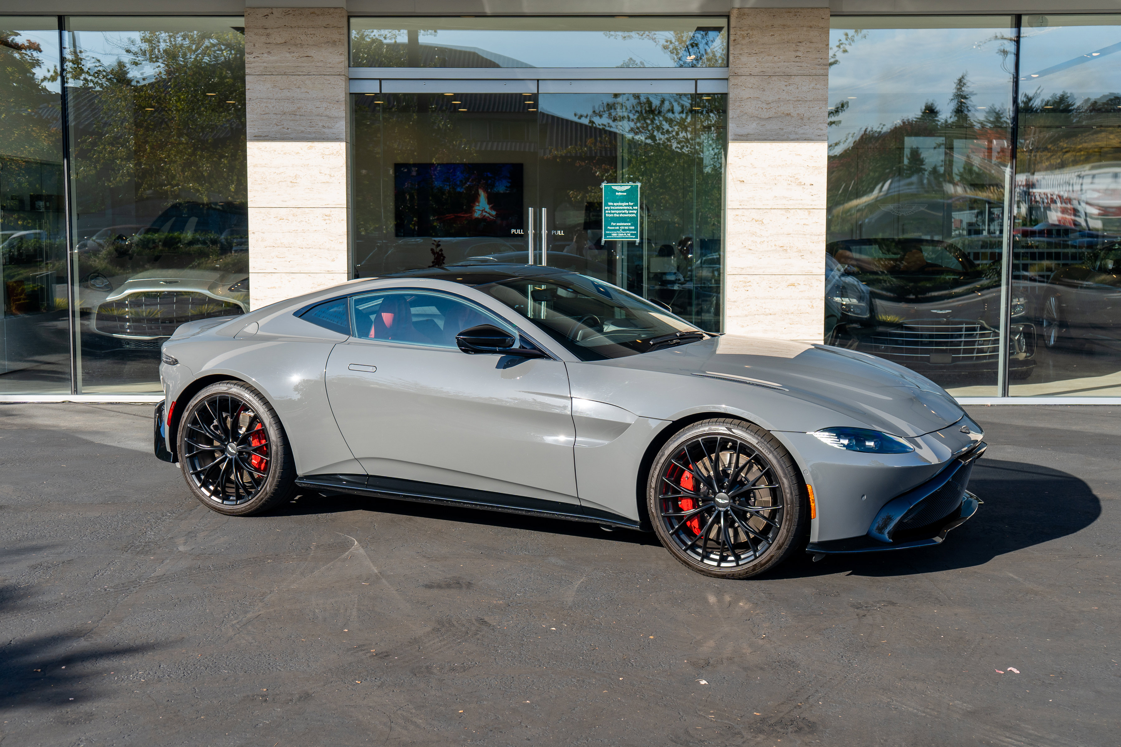 Used 2023 Aston Martin V8 Vantage Coupe image 48