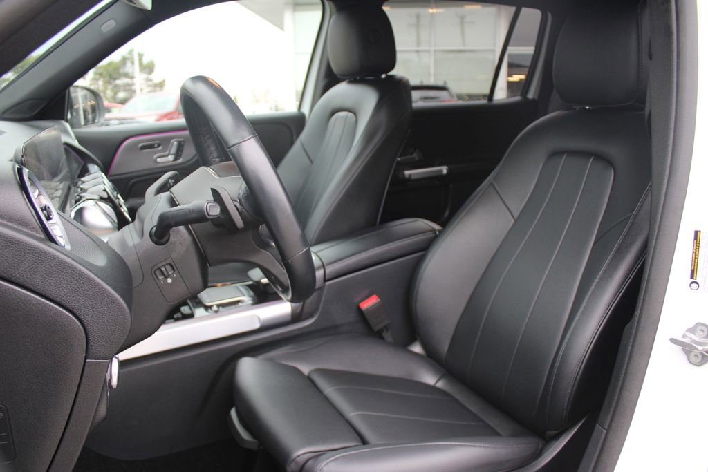 Used 2023 Mercedes-Benz GLB 250 4MATIC w/ Premium Package image 10