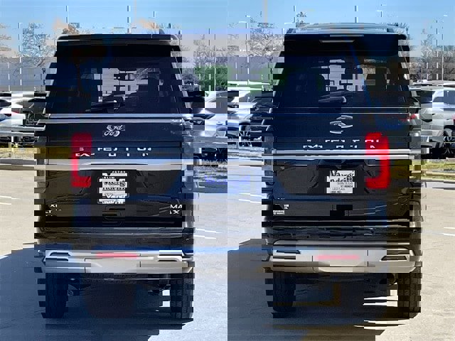 Used 2023 Ford Expedition Max XLT image 5