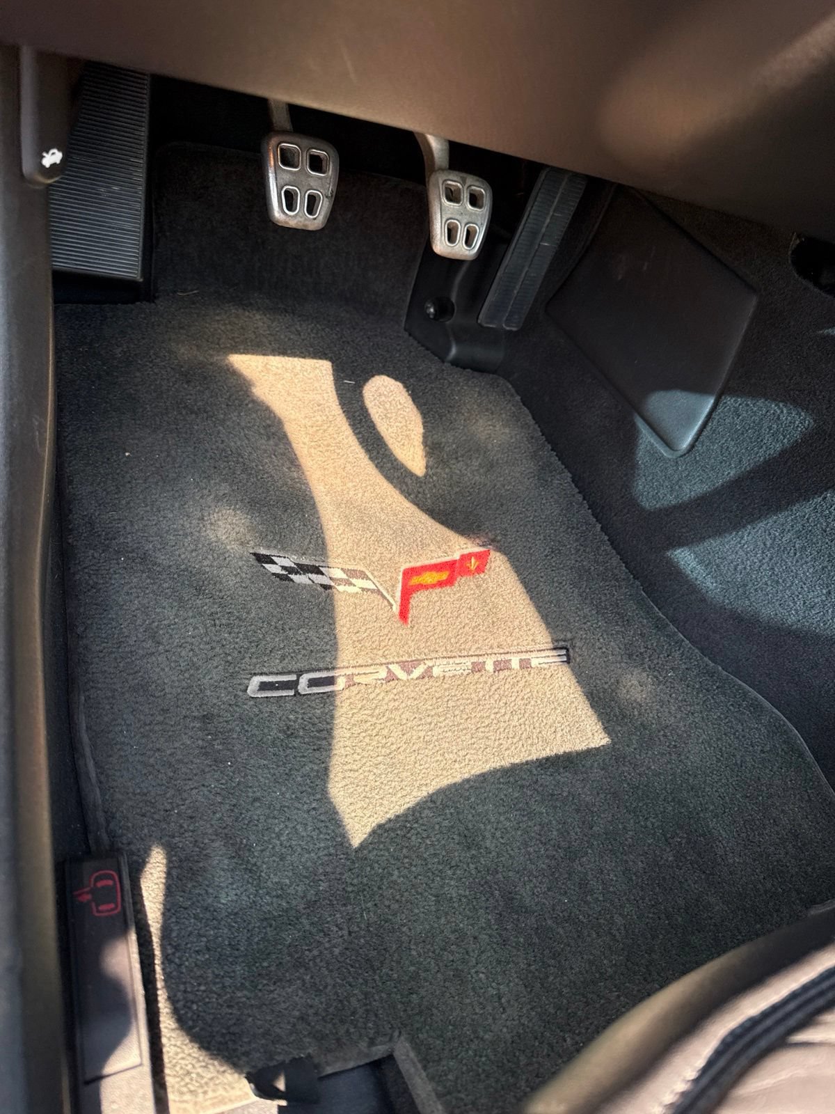 Used 2005 Chevrolet Corvette Coupe w/ Preferred Equipment Group RWD image 13