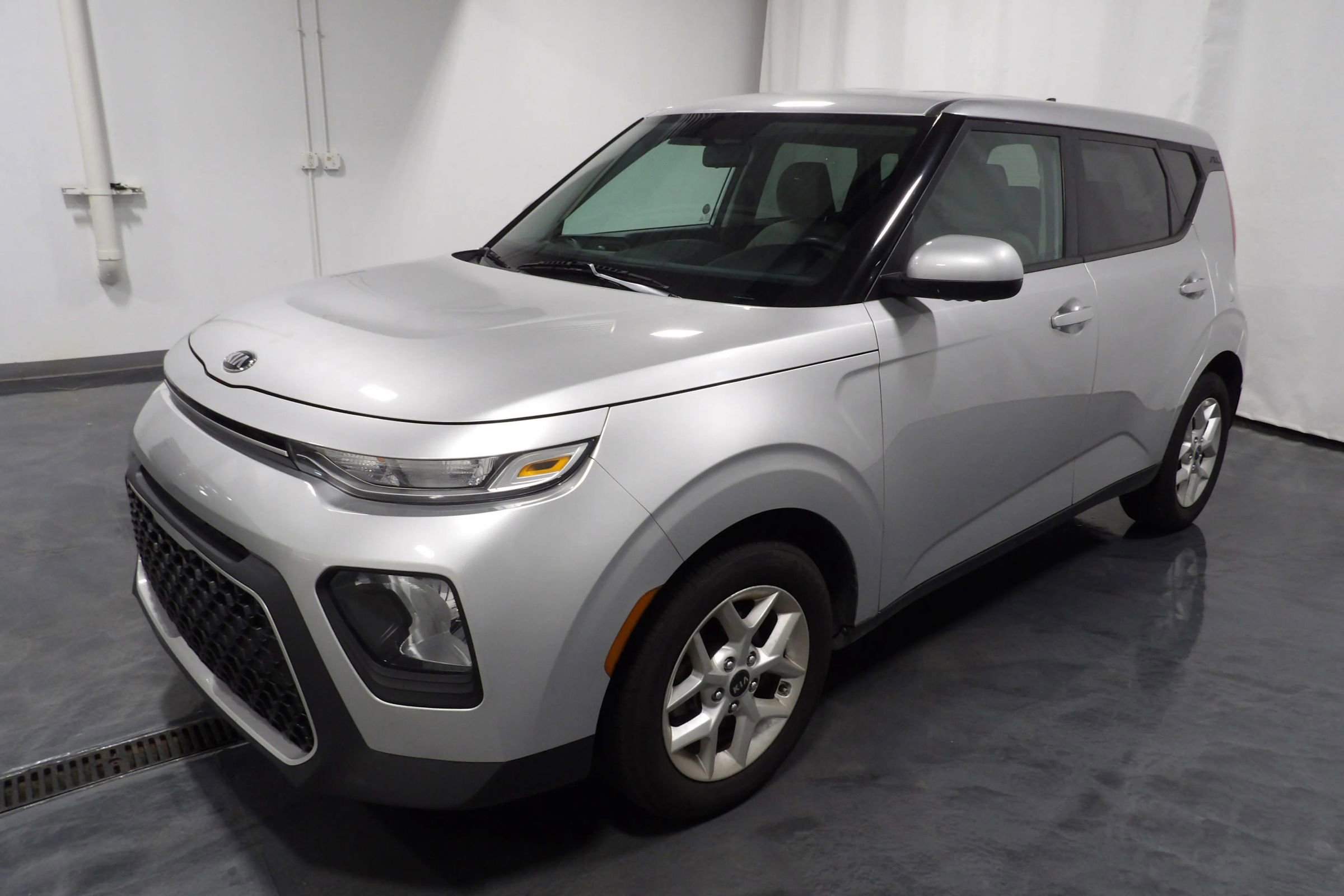 Used 2020 Kia Soul LX FWD image 3