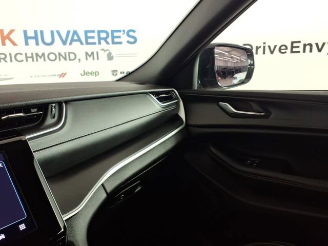 Used 2024 Jeep Grand Cherokee Altitude image 19