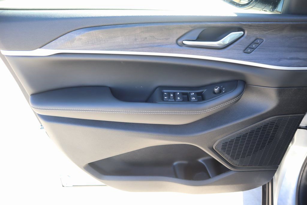 New 2025 Jeep Grand Cherokee Limited image 17