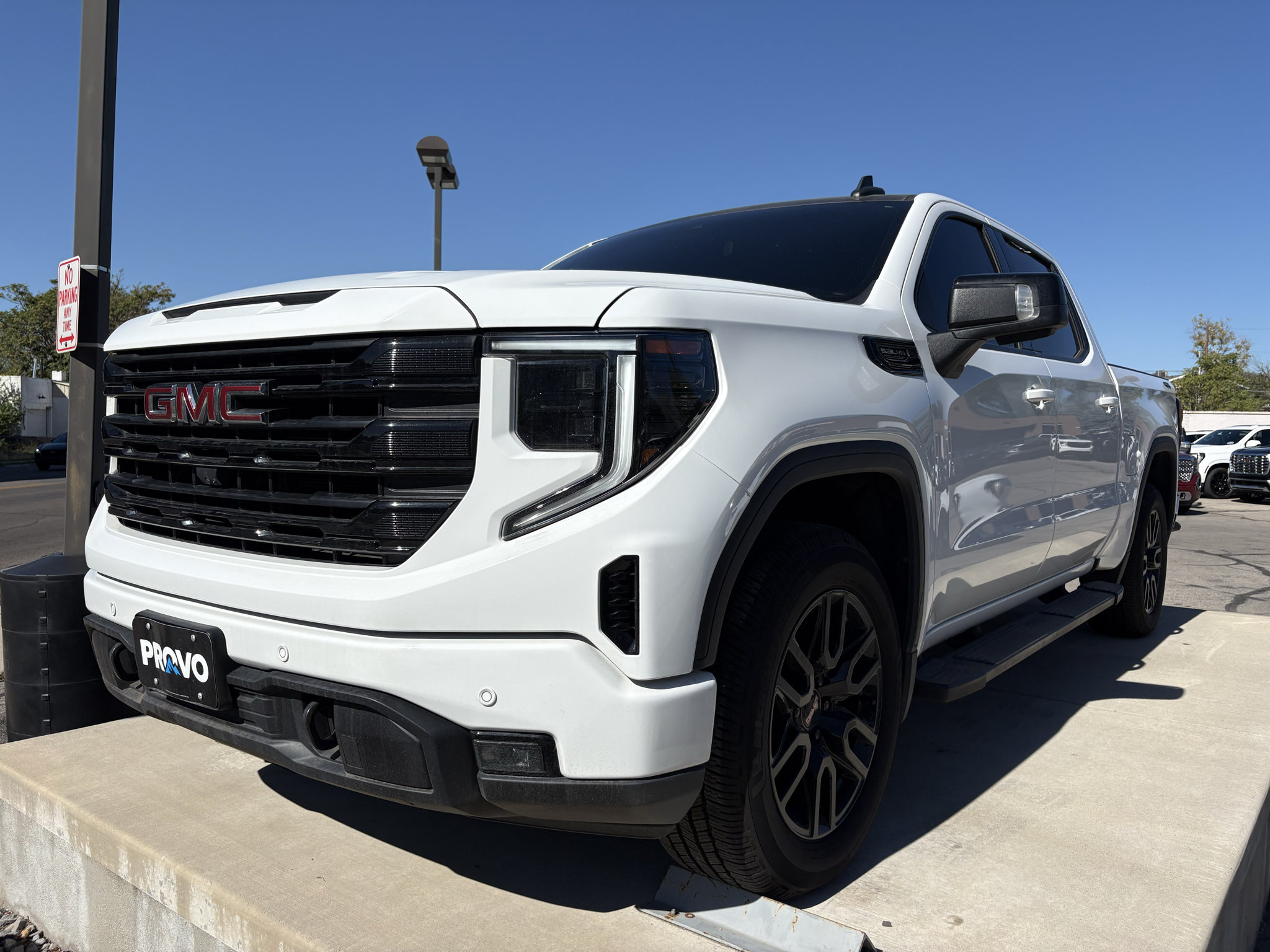 Used 2024 GMC Sierra 1500 Elevation w/ Elevation Premium Package AWD/4WD image 13