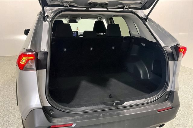 Used 2020 Toyota RAV4 LE AWD/4WD image 44