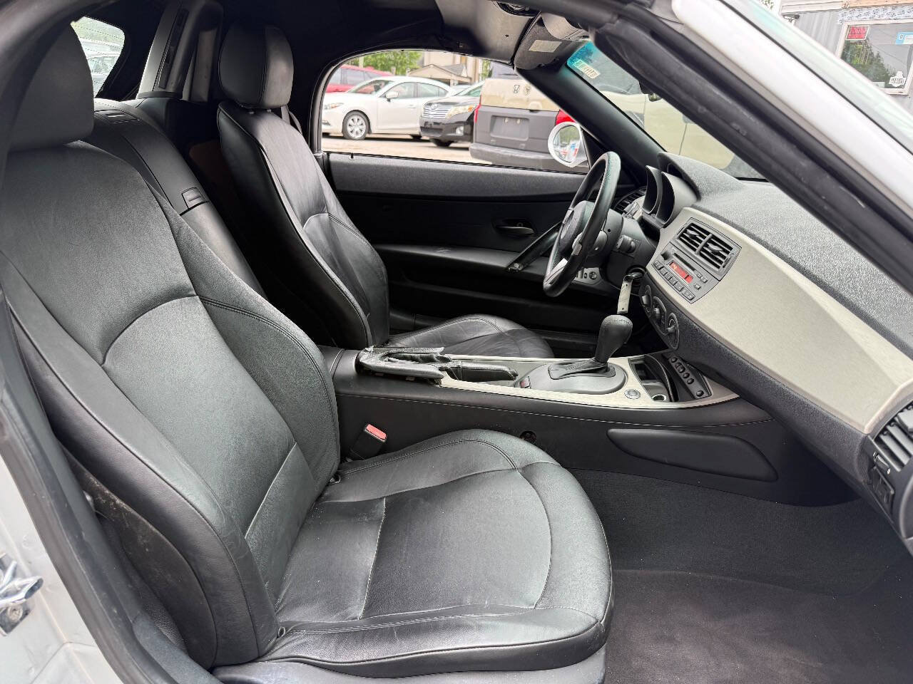 Used 2004 BMW Z4 2.5i RWD image 9