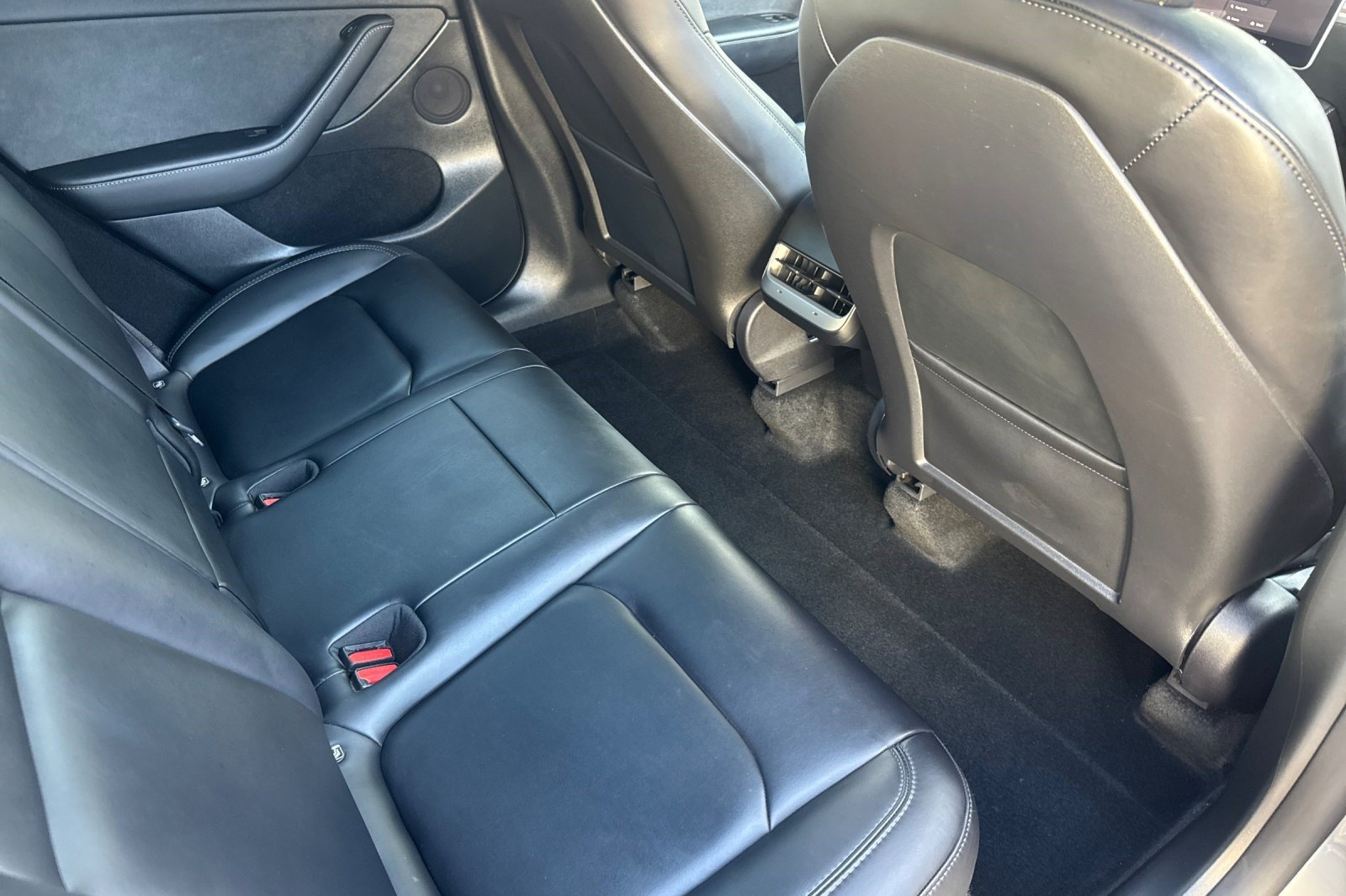 Used 2024 Tesla Model Y Long Range RWD image 34