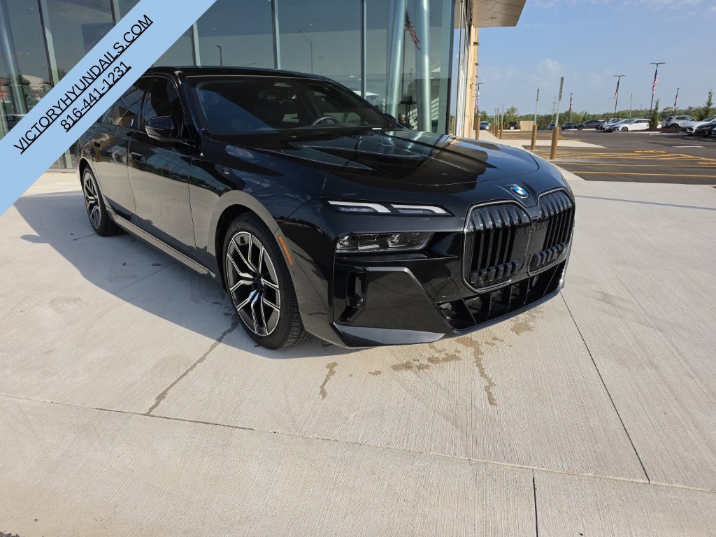 Used 2026 BMW 740i xDrive AWD/4WD image 8
