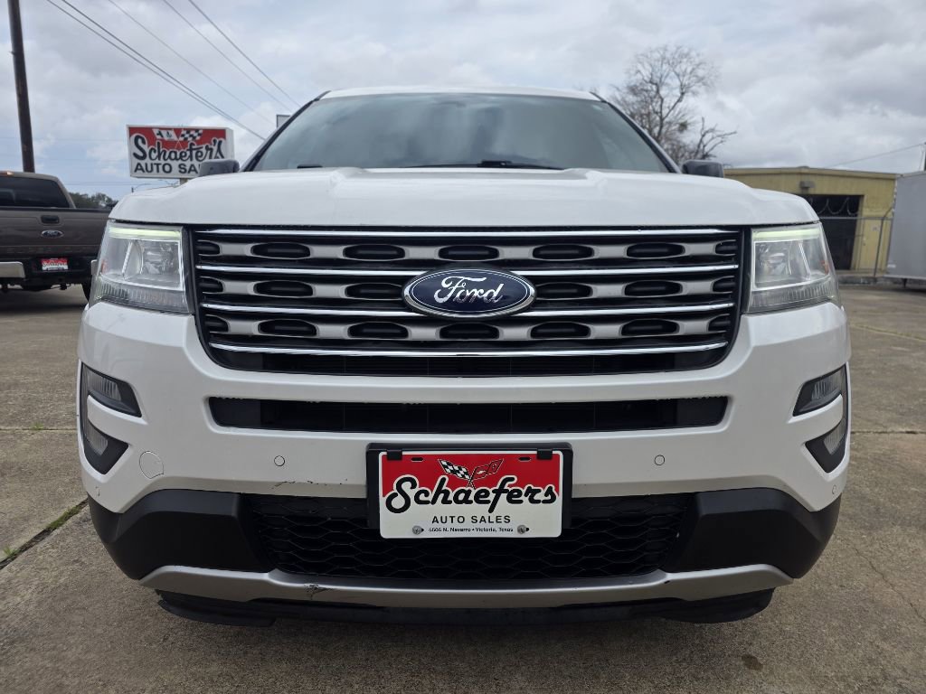 Used 2017 Ford Explorer XLT w/ Equipment Group 202A image 4