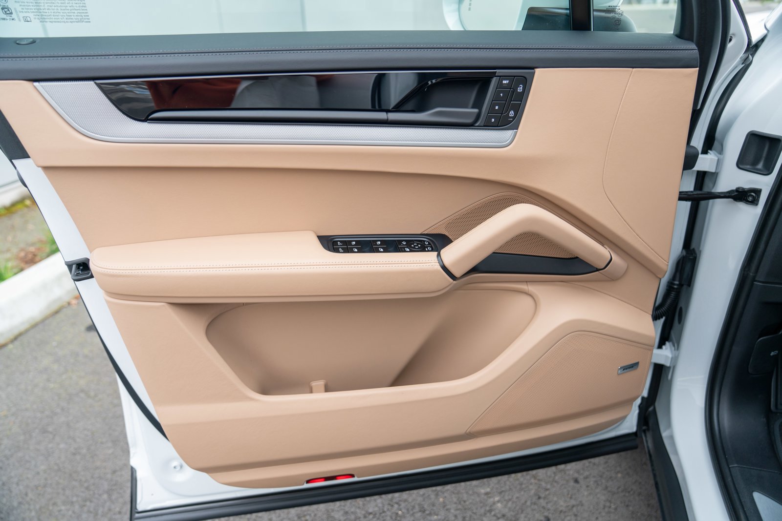 Certified 2026 Porsche Cayenne AWD/4WD image 10