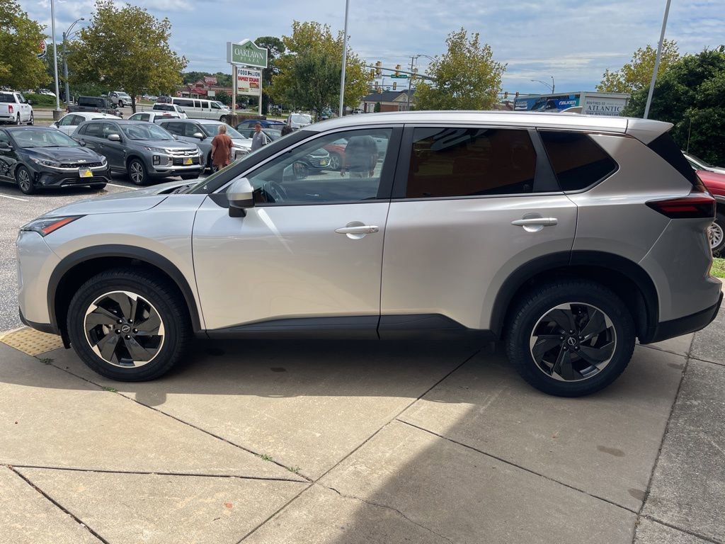 Used 2024 Nissan Rogue SV image 7