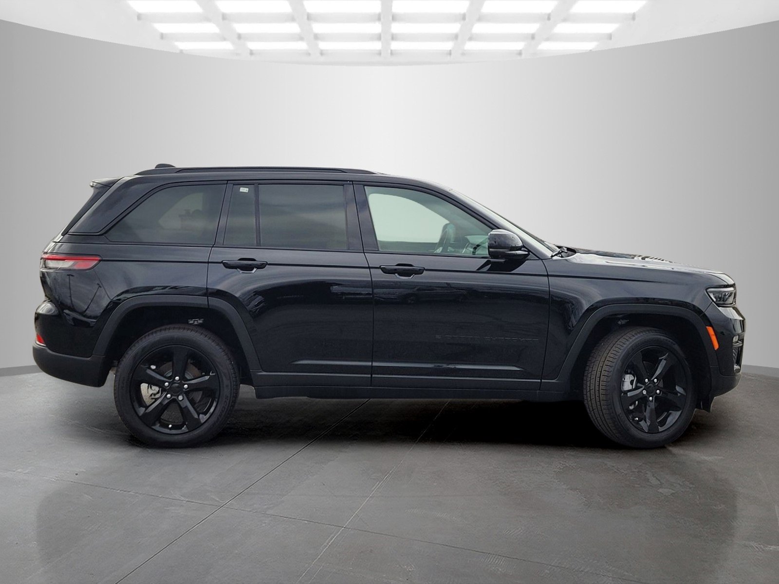New 2025 Jeep Grand Cherokee Limited w/ Luxury Tech Group II image 3