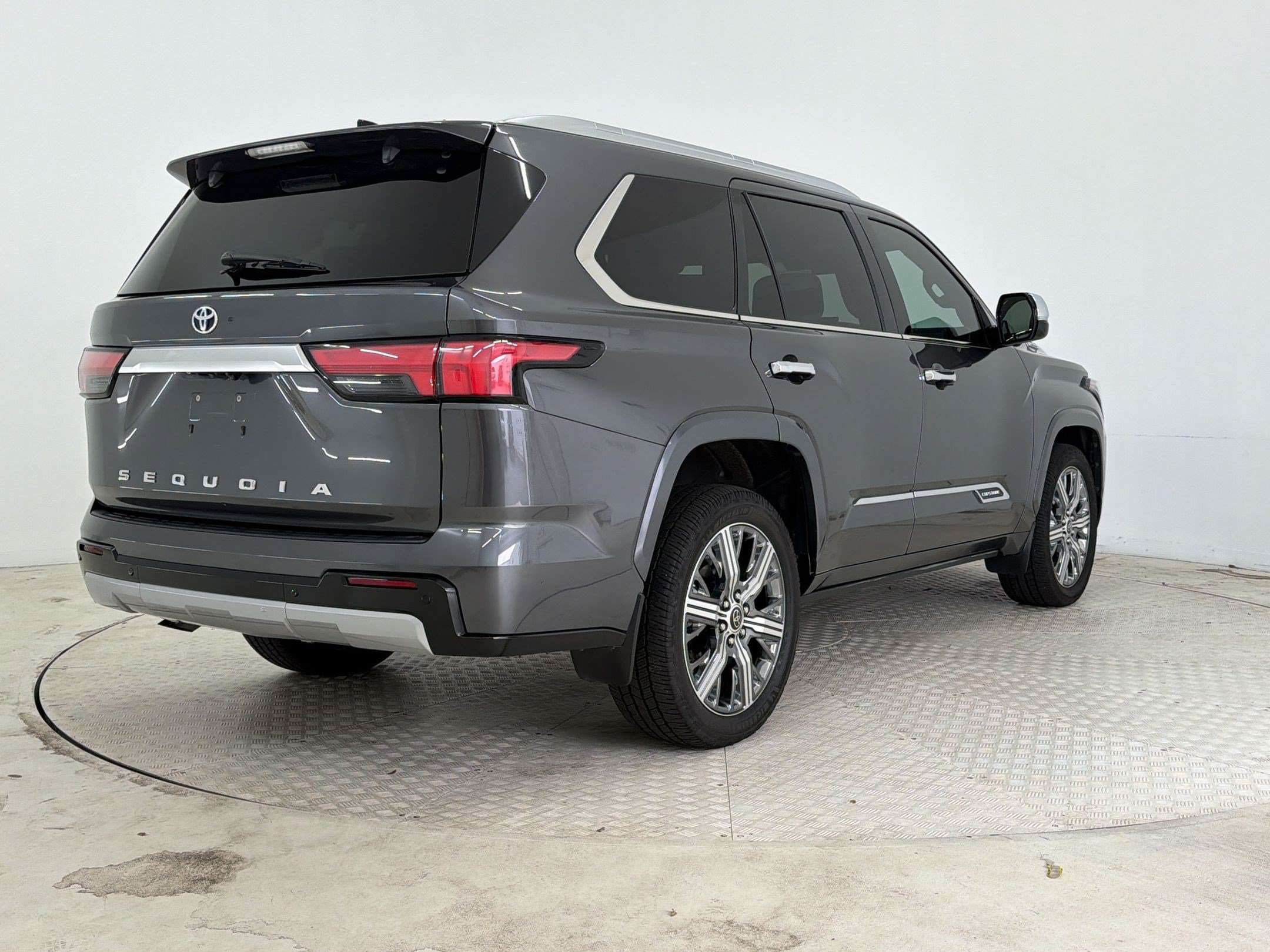 Used 2023 Toyota Sequoia Capstone AWD/4WD image 9