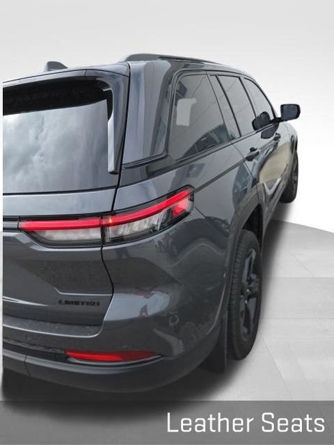 Used 2025 Jeep Grand Cherokee Limited w/ Black Appearance Package AWD/4WD image 14