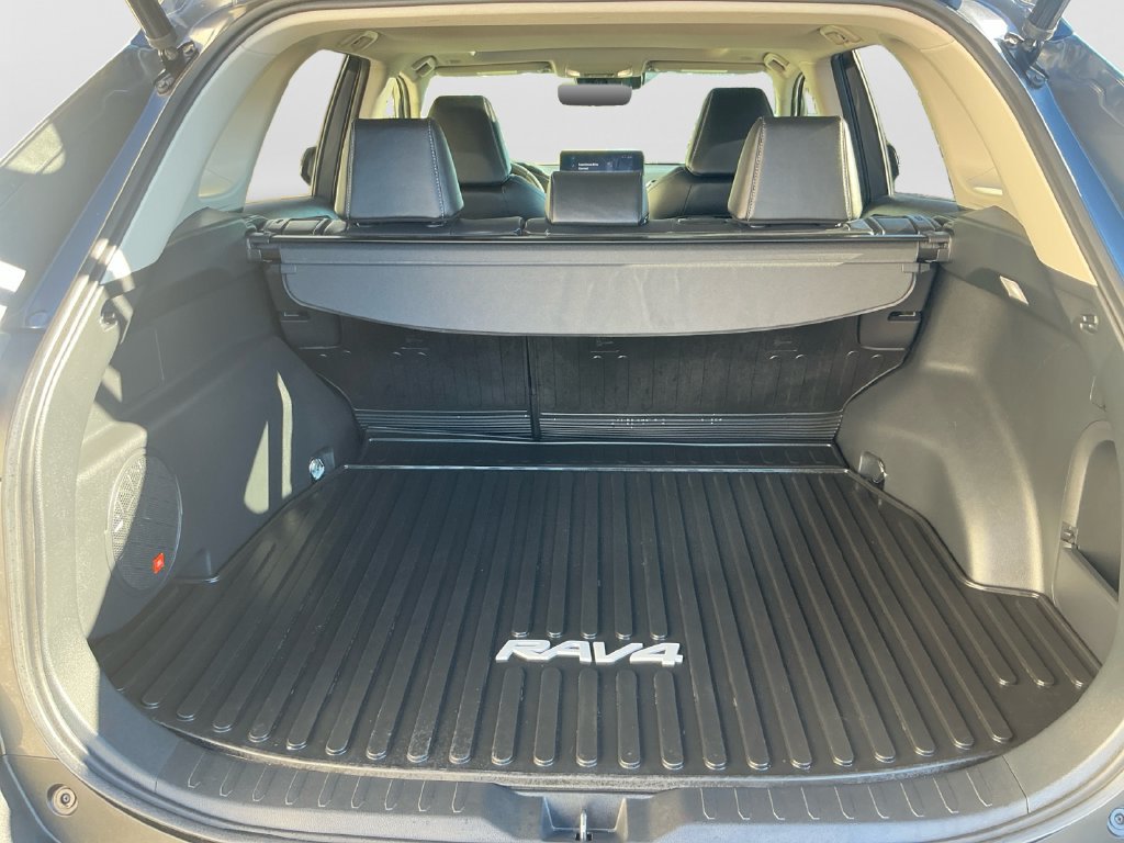 Used 2023 Toyota RAV4 XLE Premium AWD/4WD image 17