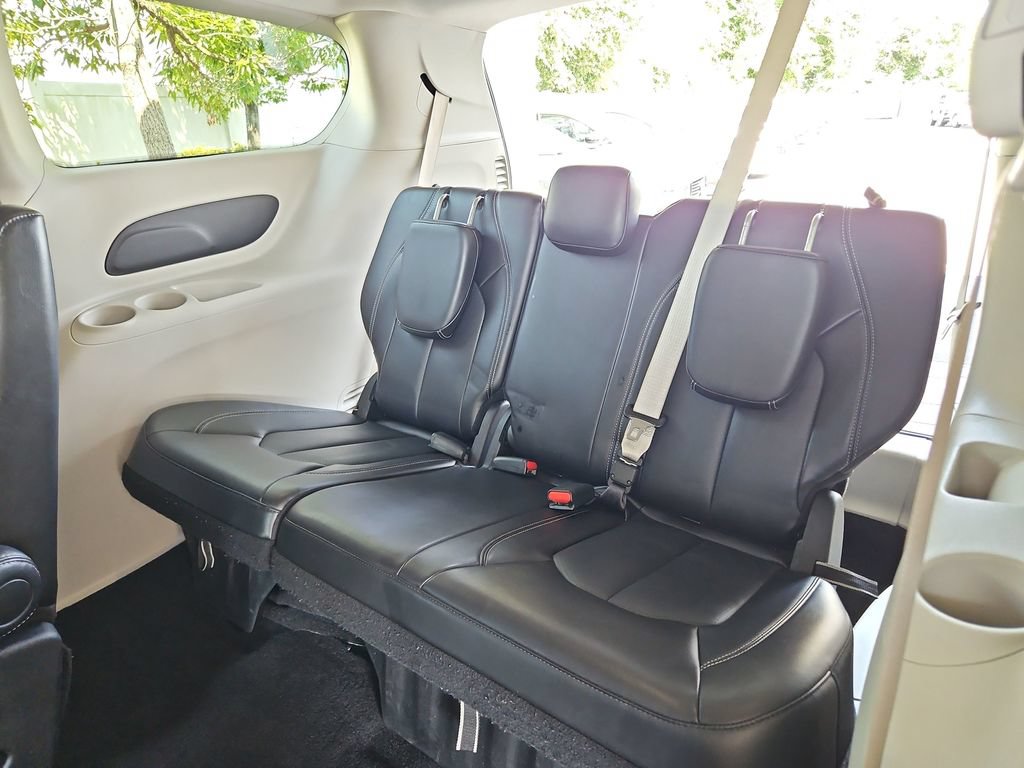 Used 2024 Chrysler Pacifica Touring-L FWD image 28