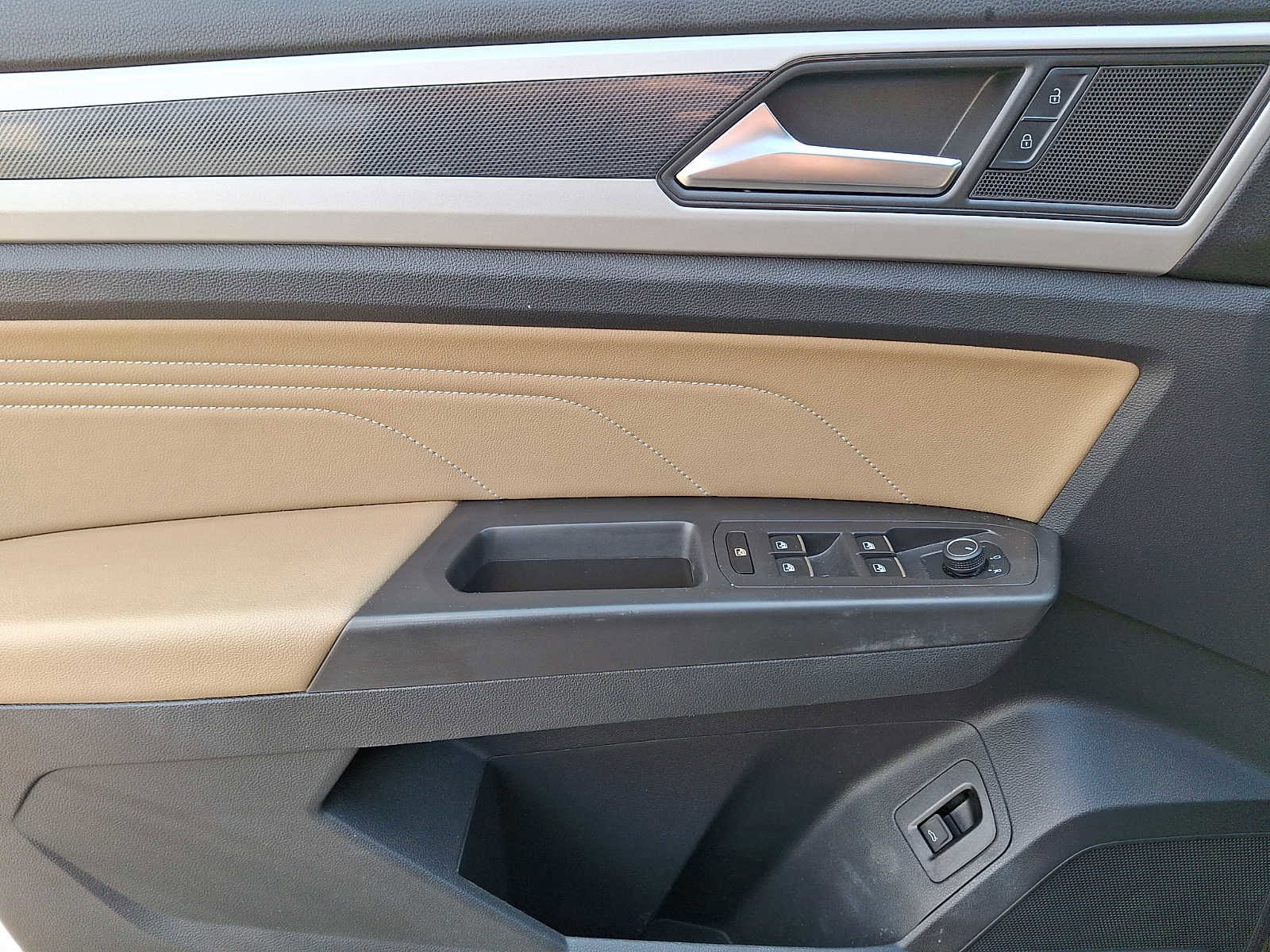 Used 2022 Volkswagen Atlas Cross Sport SE w/ Panoramic Sunroof Package image 9