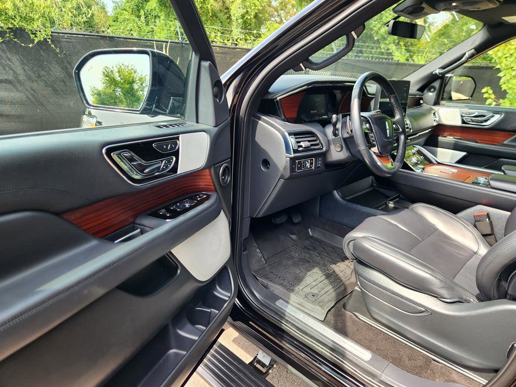 Used 2023 Lincoln Navigator Reserve image 34