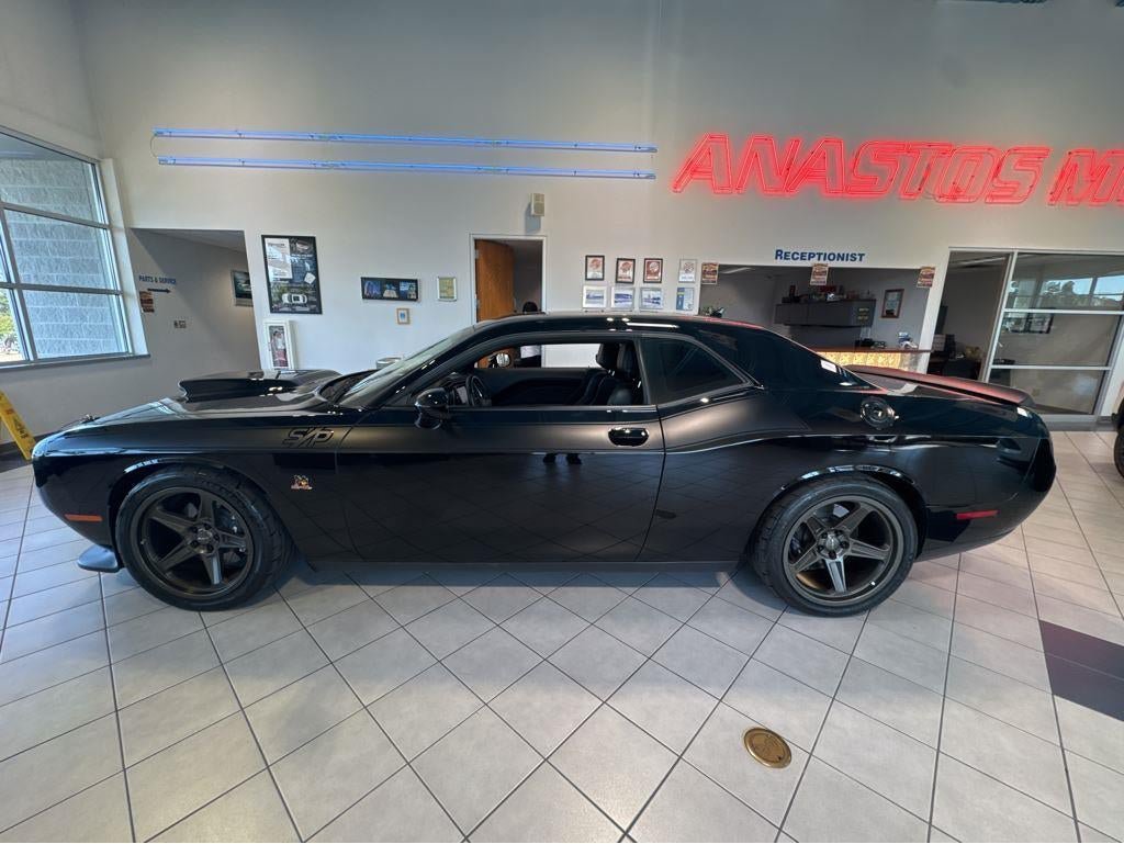 Used 2016 Dodge Challenger R/T Scat Pack w/ Leather Interior Group RWD image 10