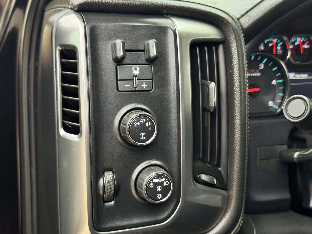 Used 2016 Chevrolet Silverado 2500 LTZ w/ Duramax Plus Package AWD/4WD image 29