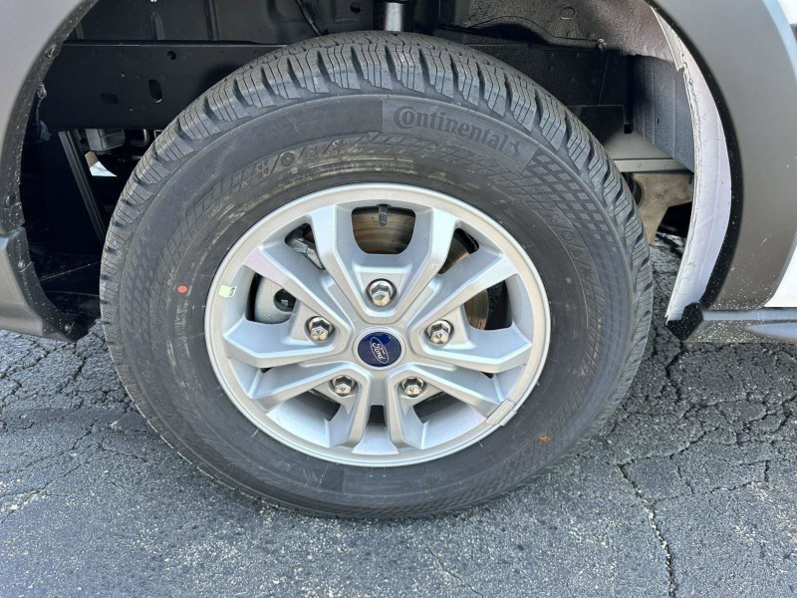 Used 2023 Ford E-Transit Medium Roof image 18