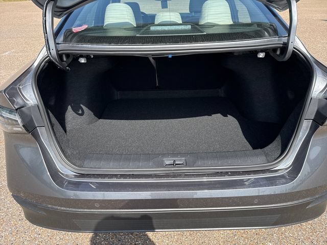 New 2026 Nissan Sentra SL w/ Floor Mat Package FWD image 18