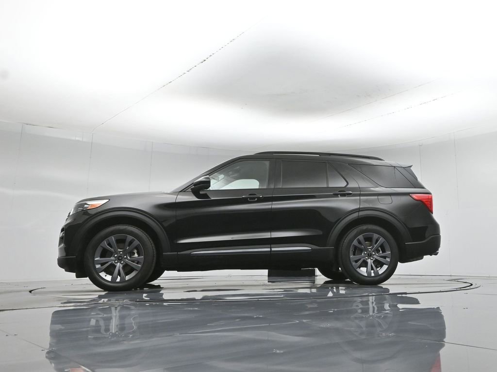 Used 2023 Ford Explorer XLT w/ Equipment Group 202A image 8