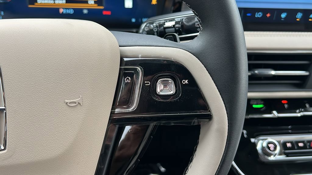 New 2025 Lincoln Corsair Premiere w/ Equipment Group 101A image 17