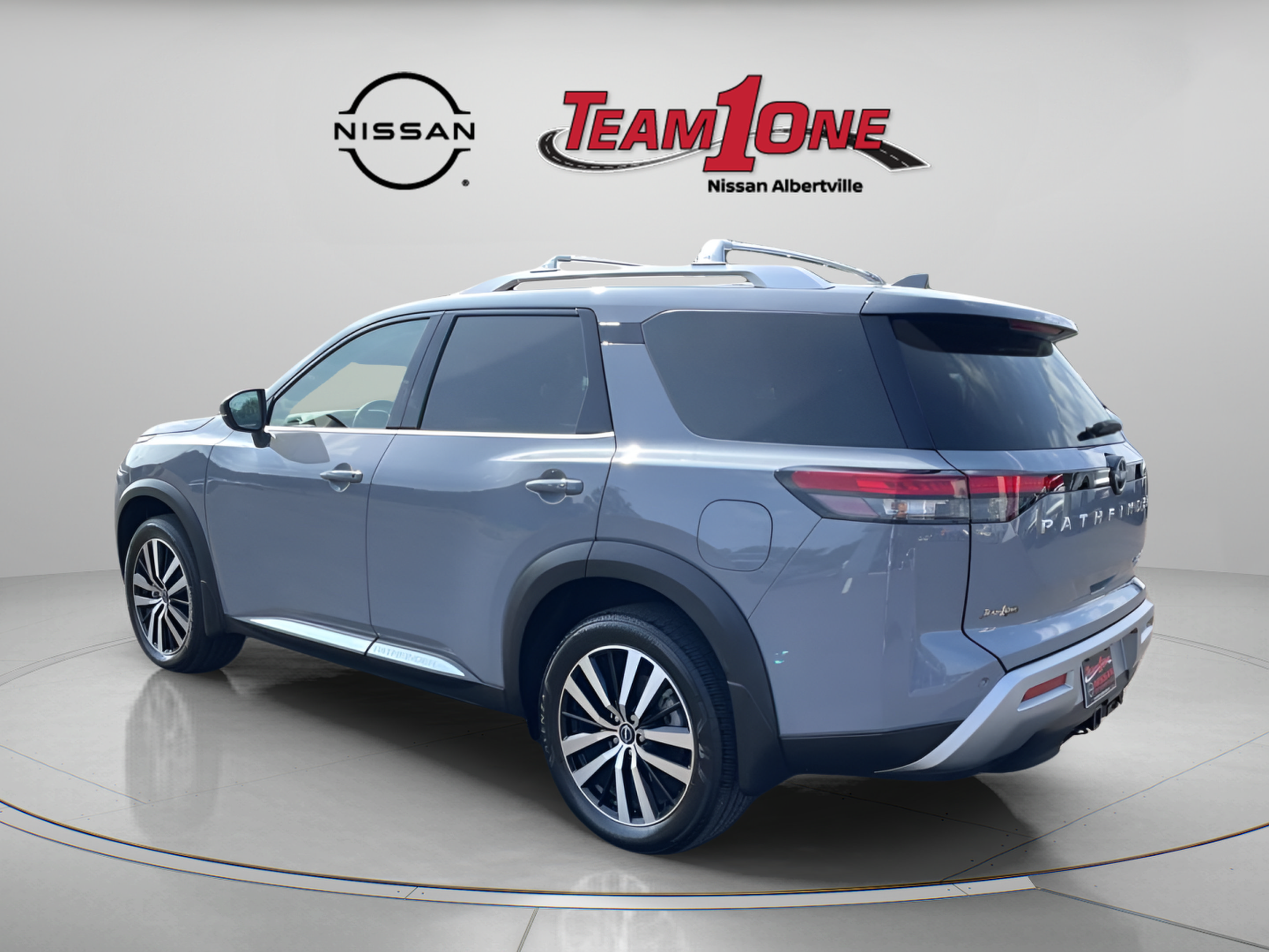 Used 2025 Nissan Pathfinder Platinum w/ Cargo Package AWD/4WD image 5