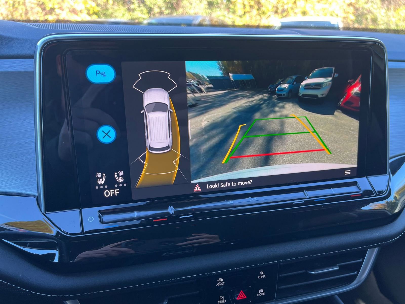 Used 2025 Volkswagen Atlas Cross Sport SE image 17